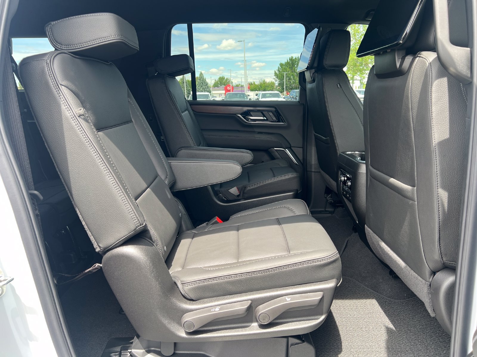 New 2026 GMC Yukon XL Denali w/ Advanced Technology Package AWD/4WD image 23