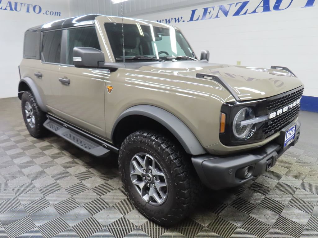 Used 2025 Ford Bronco Badlands AWD/4WD image 3