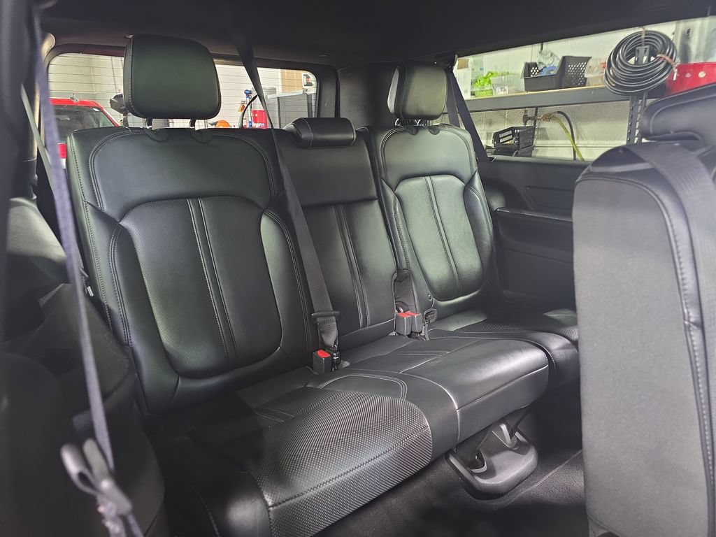 Used 2024 Jeep Wagoneer L Series II w/ Flexible Seating Group AWD/4WD image 12