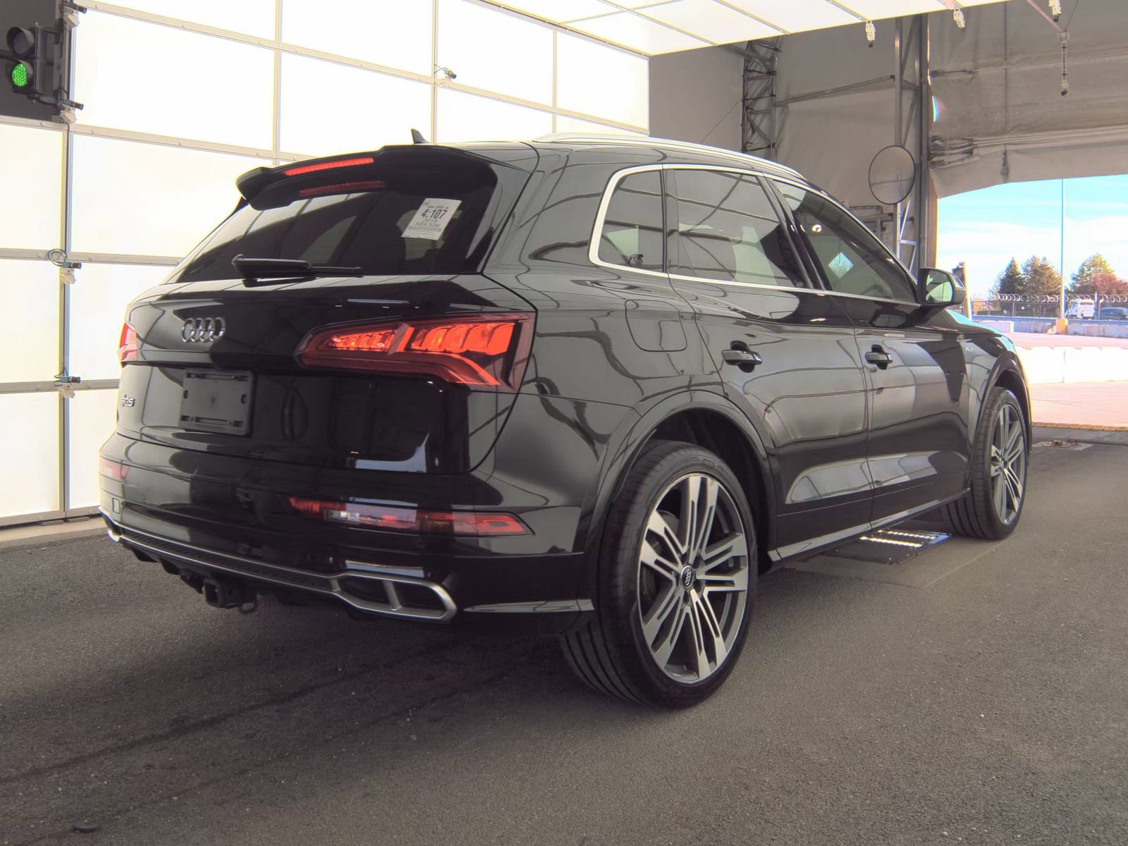 Used 2018 Audi SQ5 Premium Plus w/ S Sport Package AWD/4WD image 4