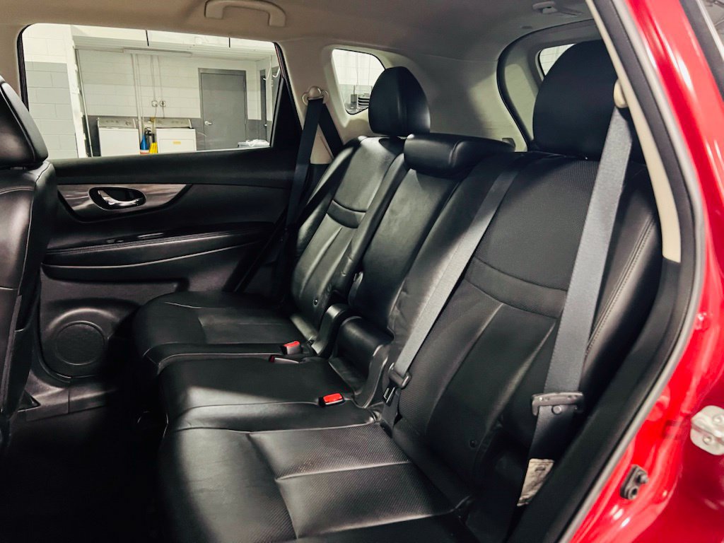Used 2015 Nissan Rogue SL FWD image 26