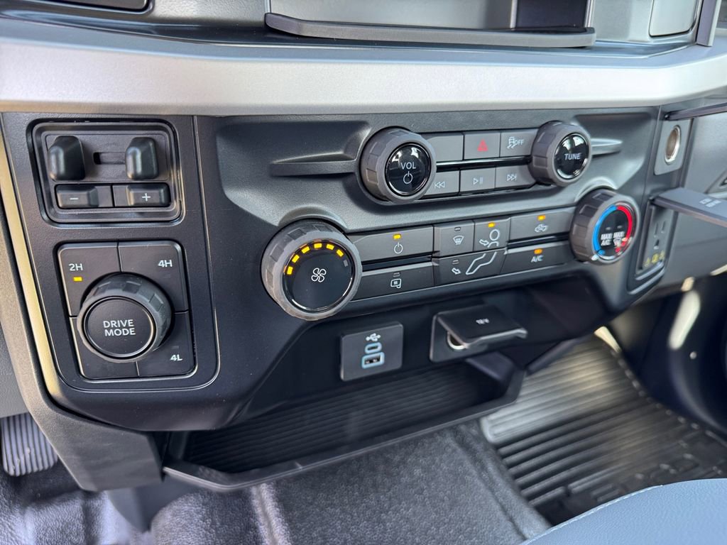New 2025 Ford F550 4x4 Crew Cab Super Duty image 24