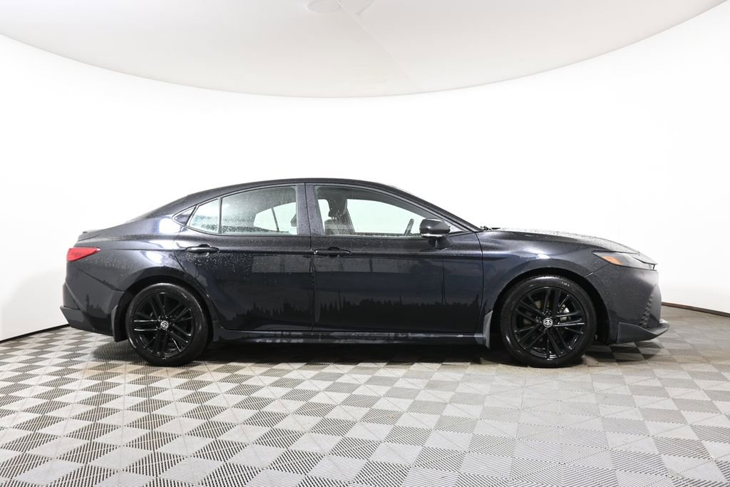 Used 2025 Toyota Camry SE w/ Convenience Package image 8