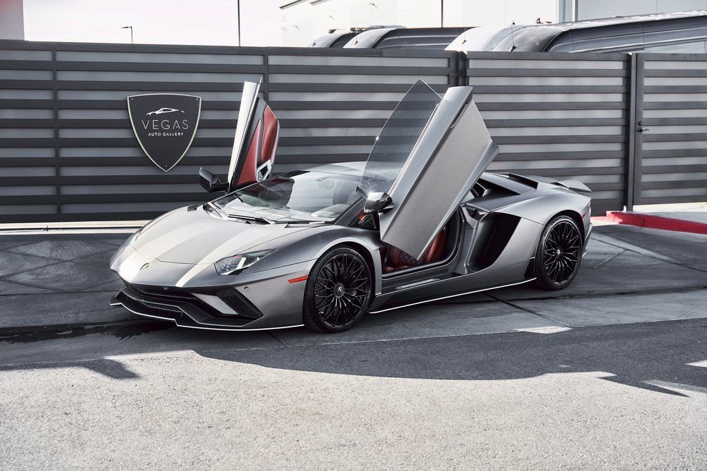 Used 2018 Lamborghini Aventador S AWD/4WD image 6