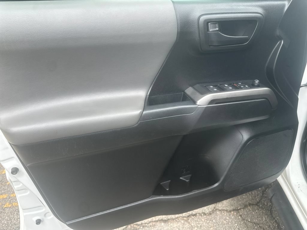 Used 2019 Toyota Tacoma SR5 RWD image 11