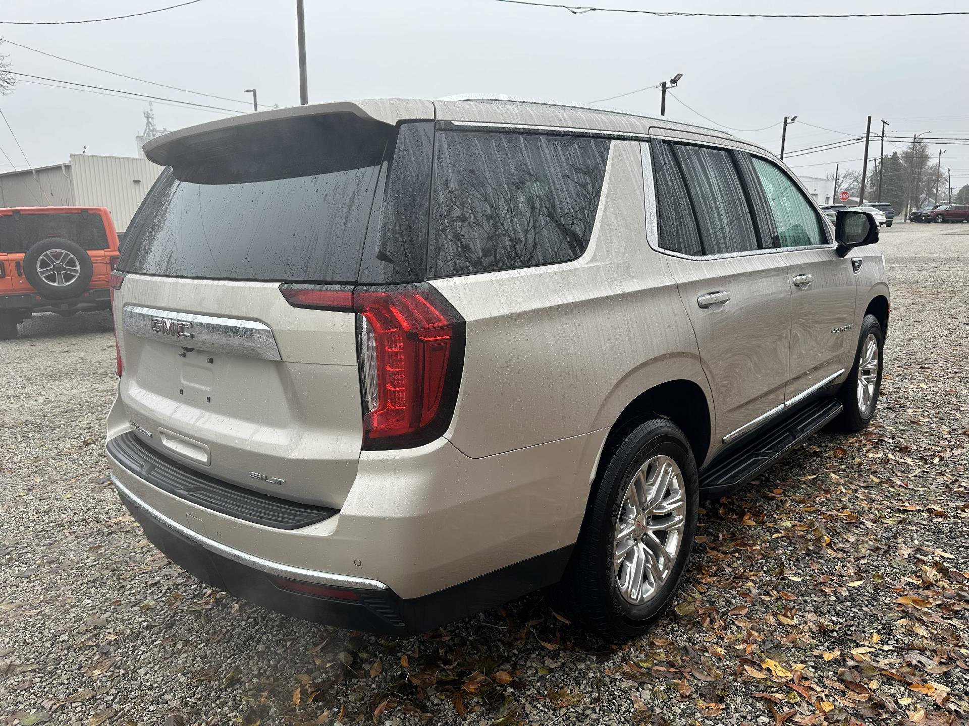 Used 2021 GMC Yukon SLT w/ SLT Premium Package image 6