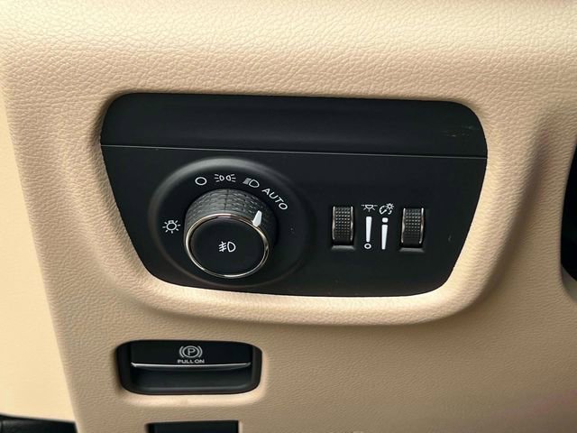 Certified 2024 Jeep Grand Cherokee Limited w/ Black Appearance Package image 24