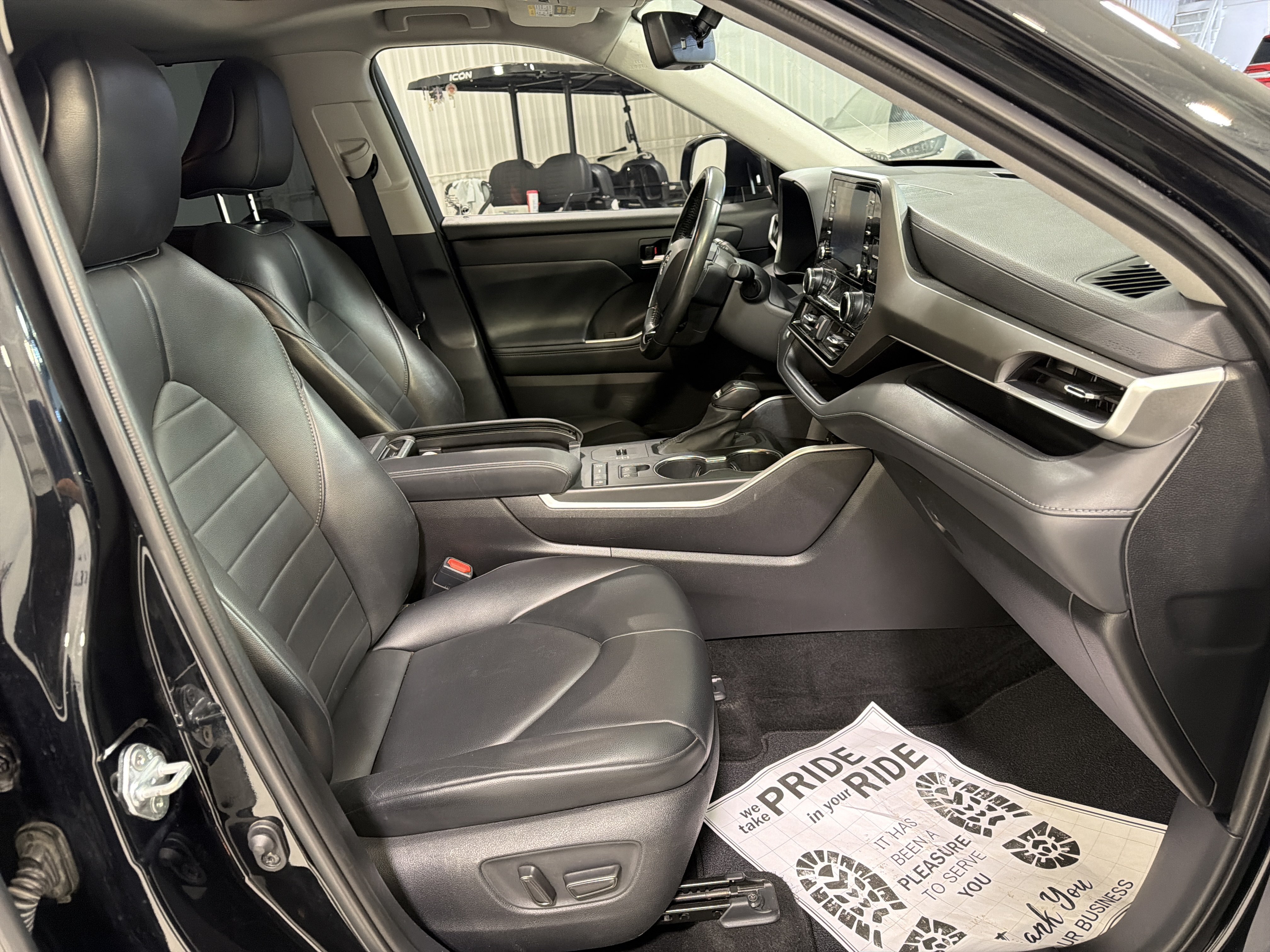 Used 2021 Toyota Highlander XLE FWD image 13