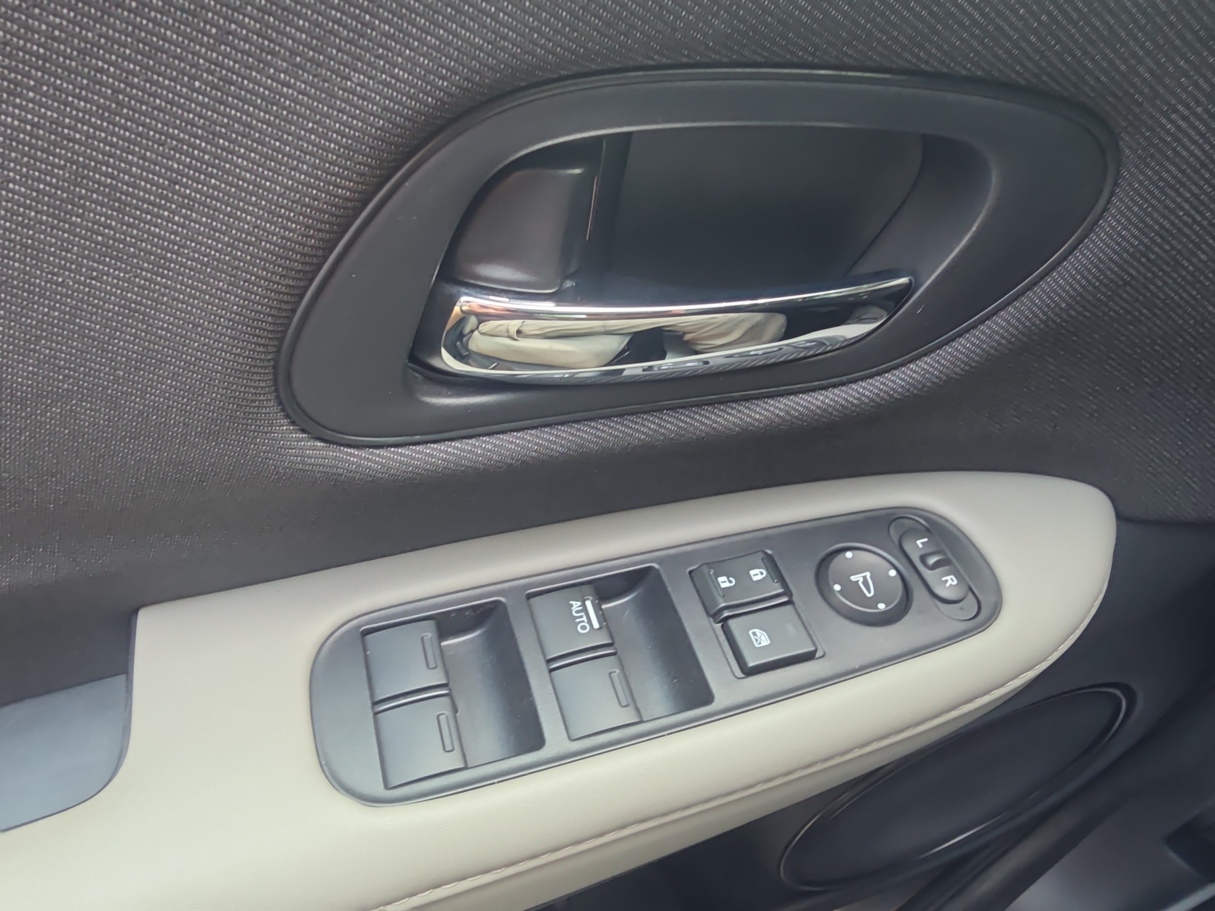 Used 2020 Honda HR-V LX image 31