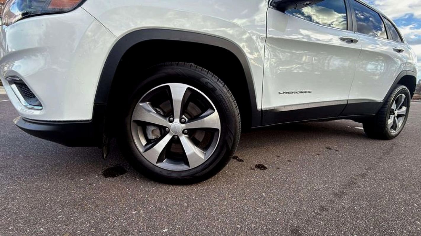 Used 2020 Jeep Cherokee Limited image 25