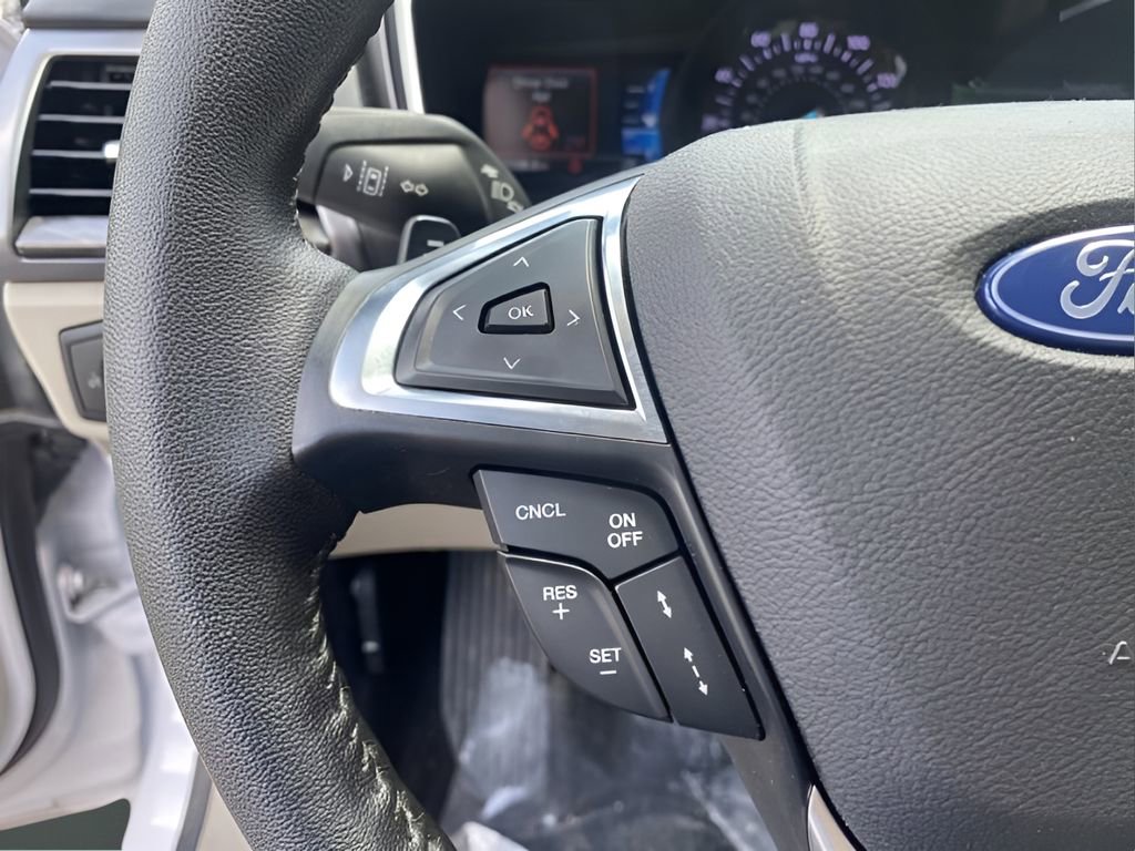 Used 2019 Ford Fusion SEL image 15