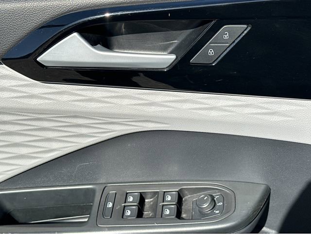 Used 2024 Volkswagen Taos S FWD image 22