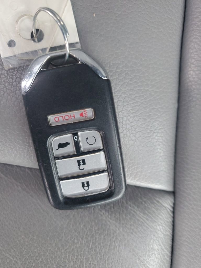 Used 2016 Honda Pilot Touring image 33