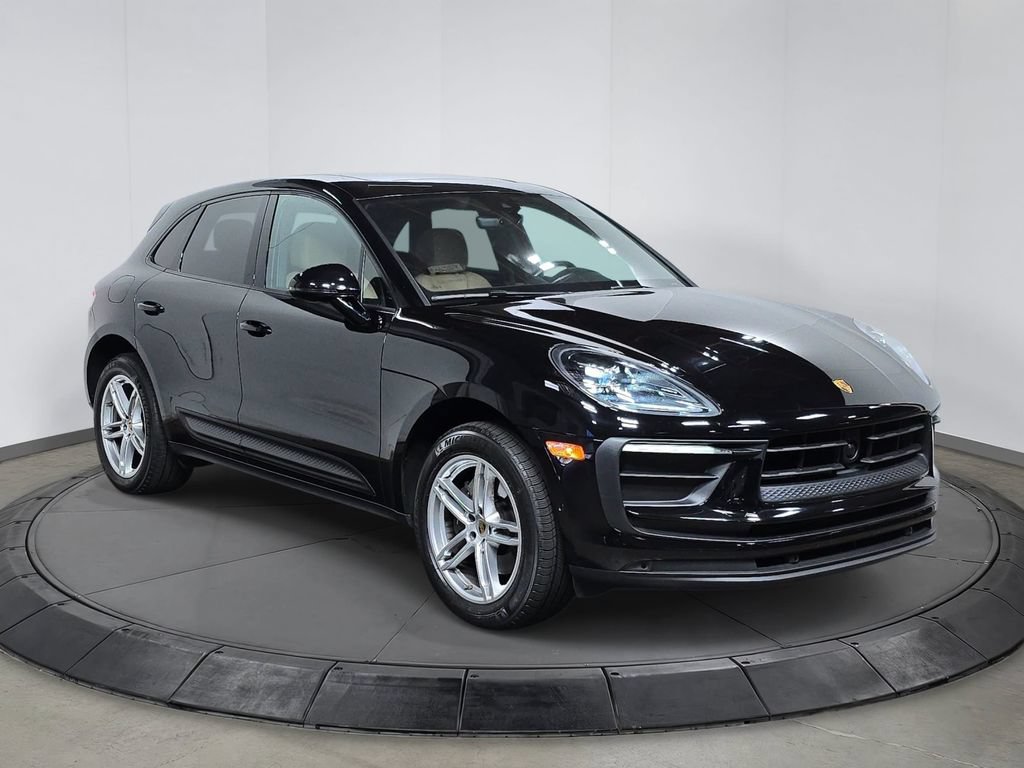 Certified 2023 Porsche Macan AWD/4WD image 9