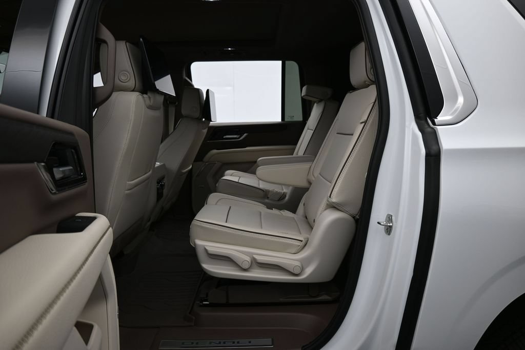 Used 2026 GMC Yukon XL Denali w/ Denali Reserve Package AWD/4WD image 38