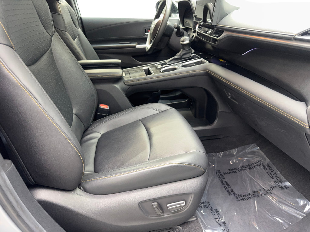 Used 2025 Toyota Sienna XLE Woodland Edition AWD/4WD image 47