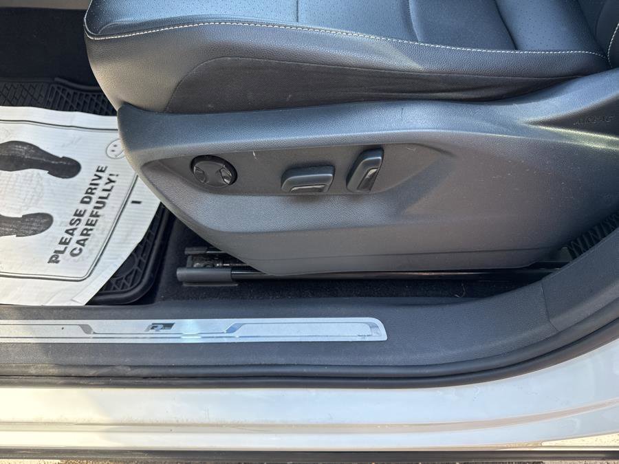 Used 2021 Volkswagen Tiguan SE R-Line image 31