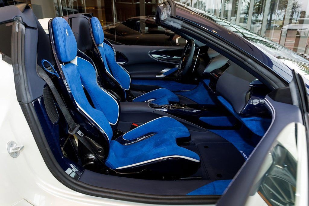 Used 2022 Ferrari SF90 Spider image 38