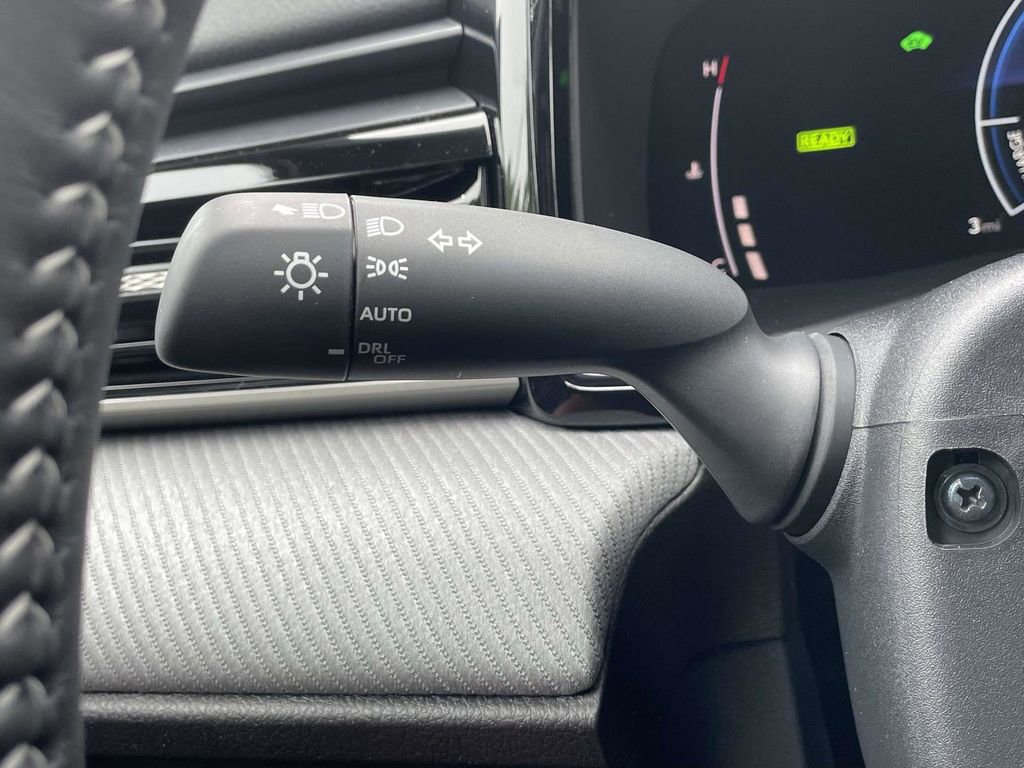 New 2026 Toyota Camry SE FWD image 32