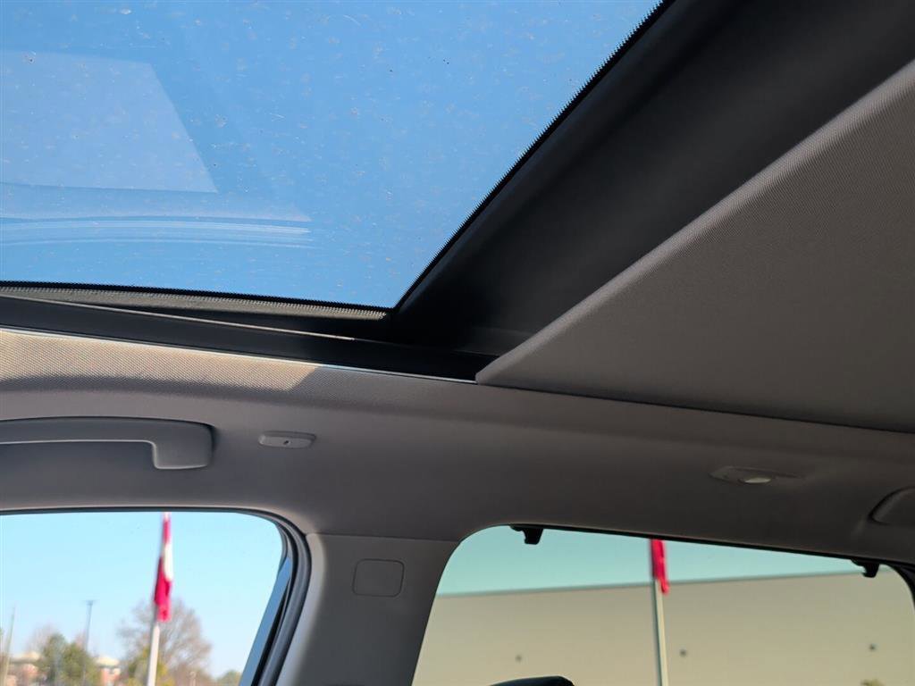 Used 2023 Nissan Rogue SL w/ SL Premium Package image 6