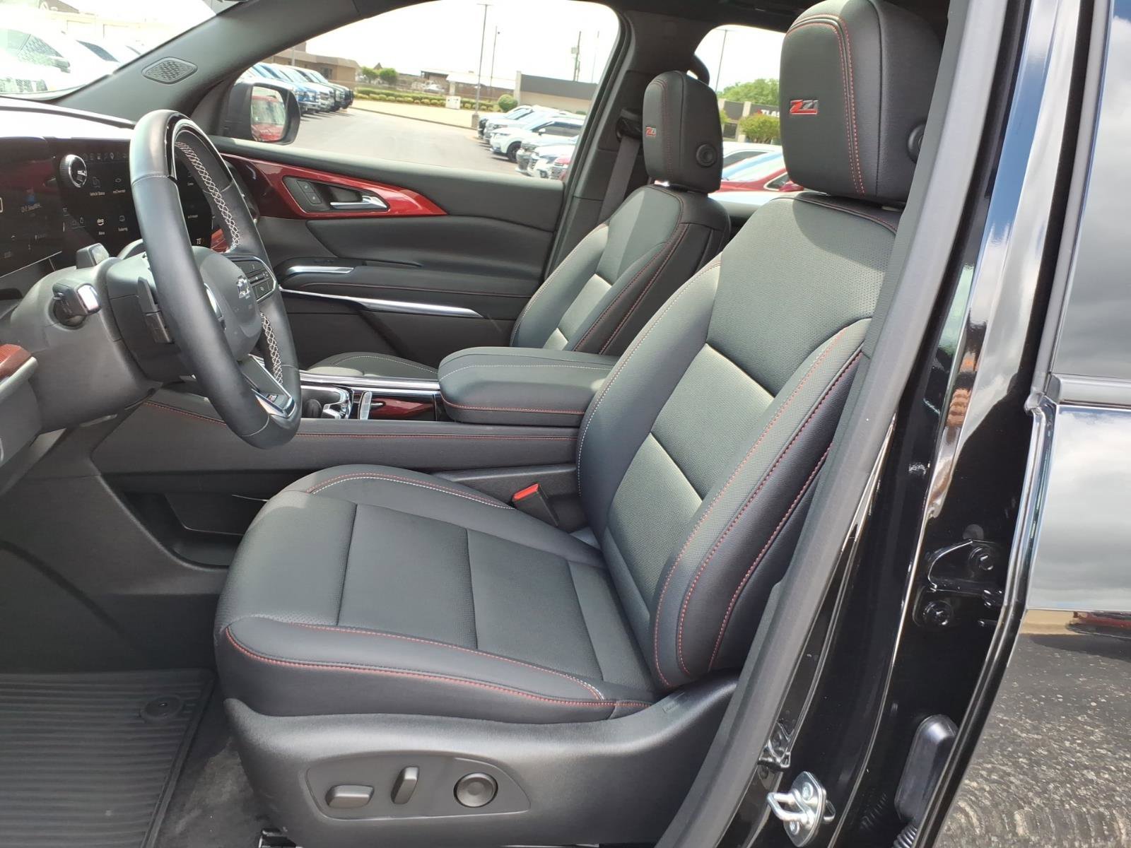 Used 2025 Chevrolet Traverse Z71 w/ Enhanced Driving Package AWD/4WD image 13