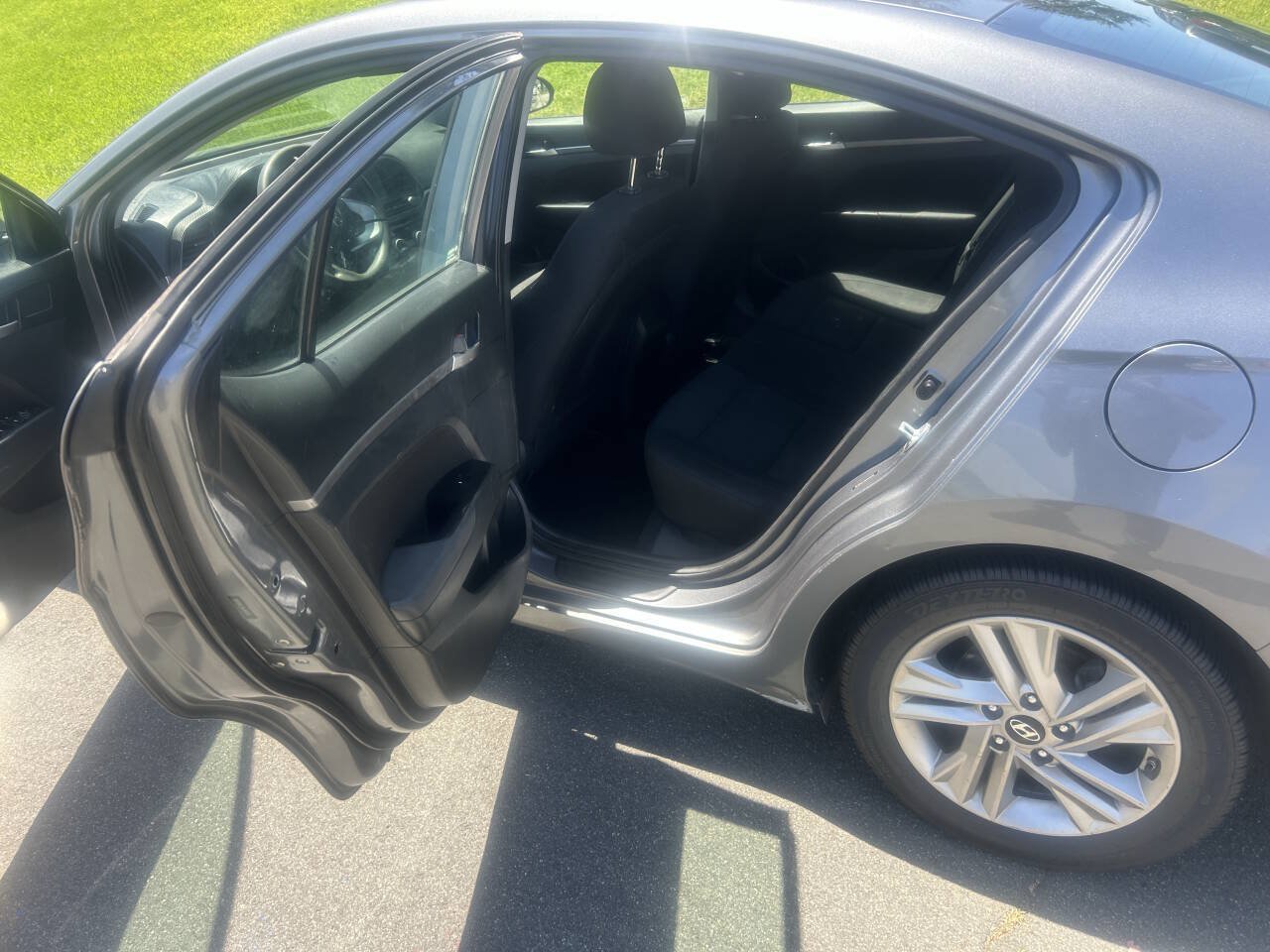Used 2019 Hyundai Elantra SEL w/ Cargo Package FWD image 7