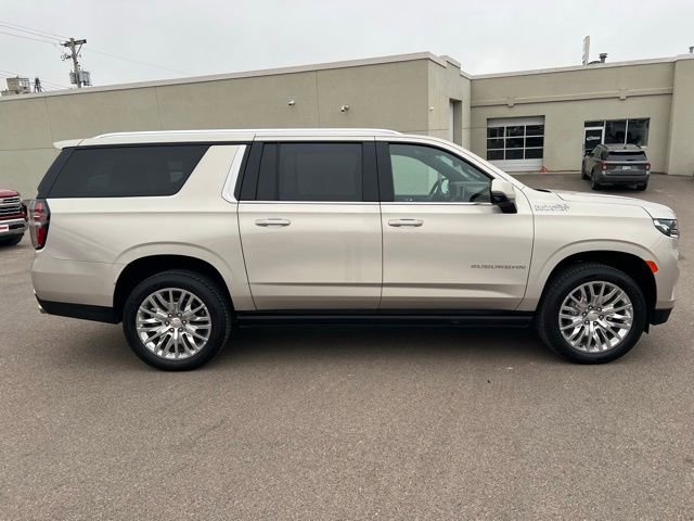 Used 2024 Chevrolet Suburban High Country image 8