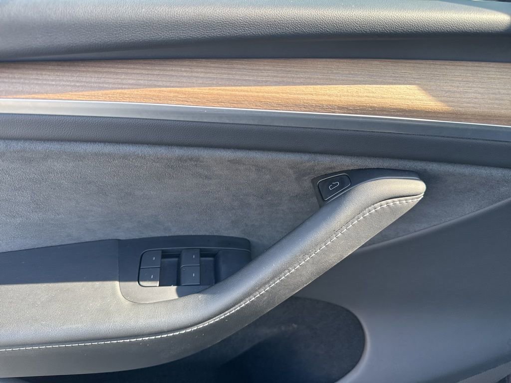 Used 2024 Tesla Model Y Long Range AWD/4WD image 12