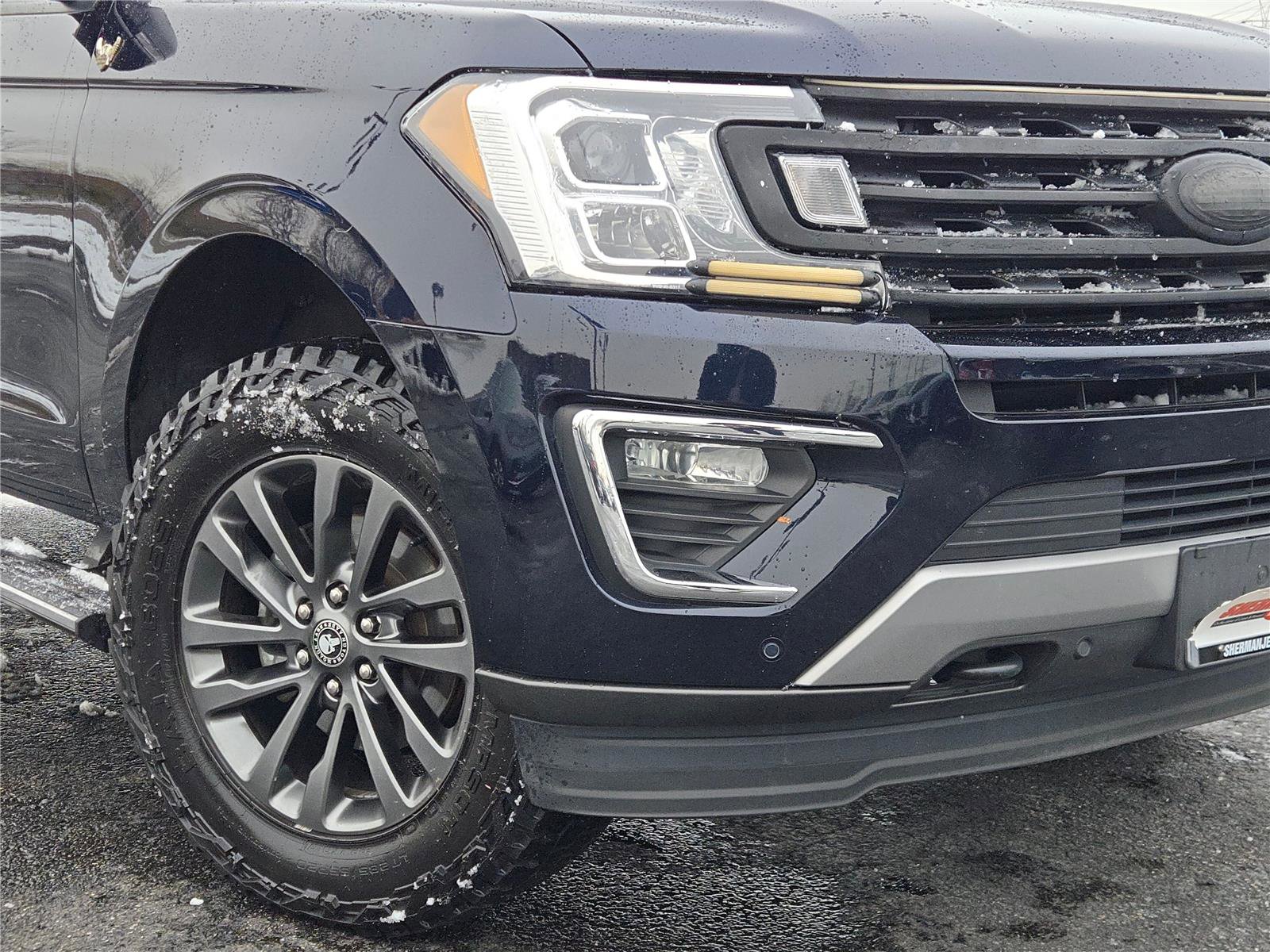 Used 2021 Ford Expedition Limited image 3