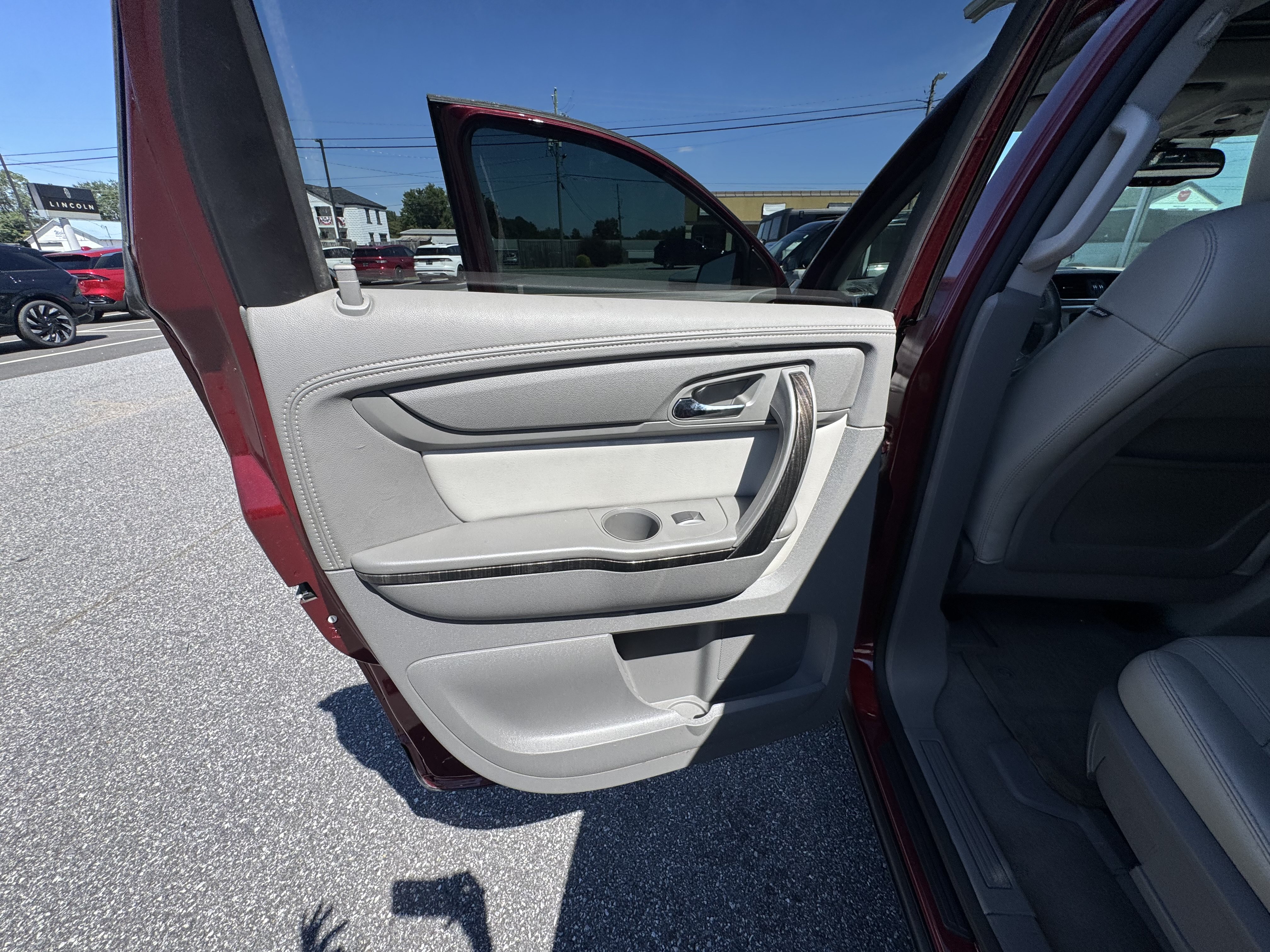 Used 2016 GMC Acadia SLT w/ Open Road Package FWD image 8