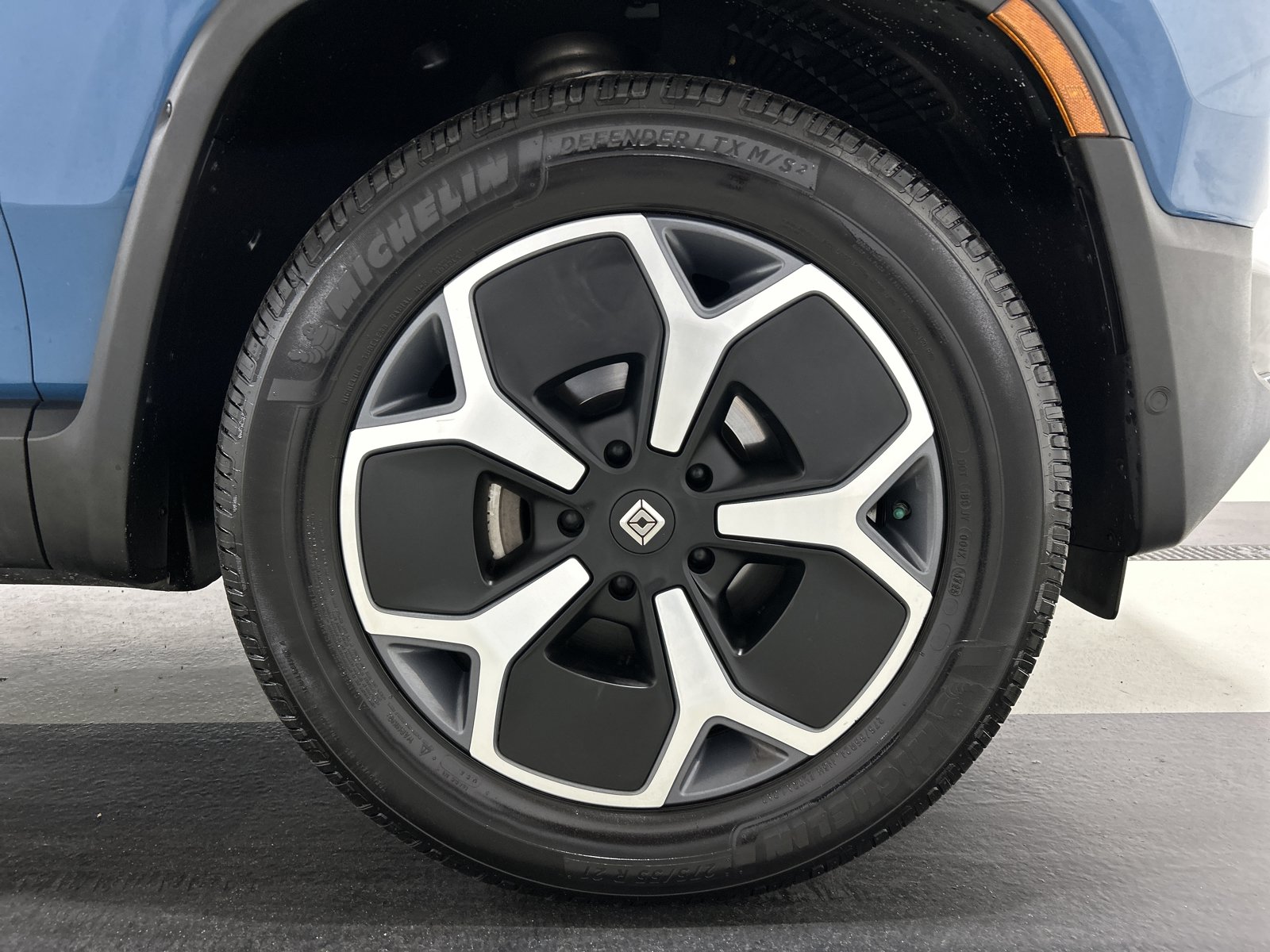 Used 2024 Rivian R1S Adventure AWD/4WD image 11