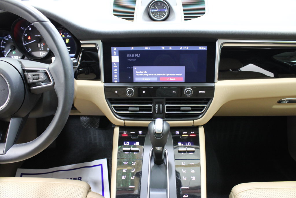 Used 2023 Porsche Macan AWD/4WD image 25
