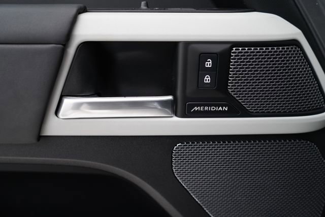 Used 2024 Land Rover Defender 110 S image 34