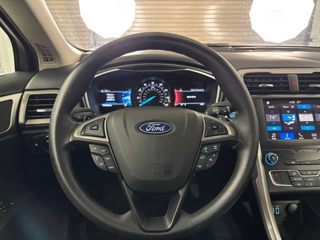 Used 2019 Ford Fusion SE FWD image 15