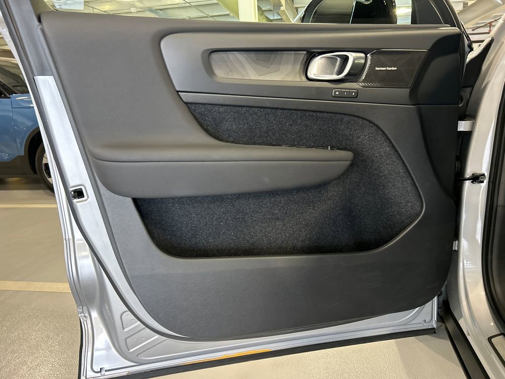 Certified 2023 Volvo C40 P8 Recharge Ultimate image 9