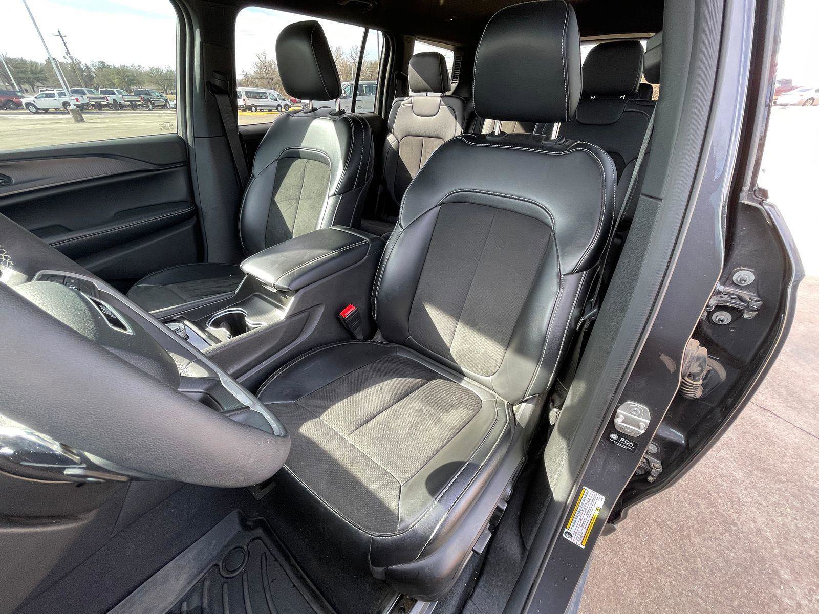 Used 2024 Jeep Grand Cherokee L Altitude image 9