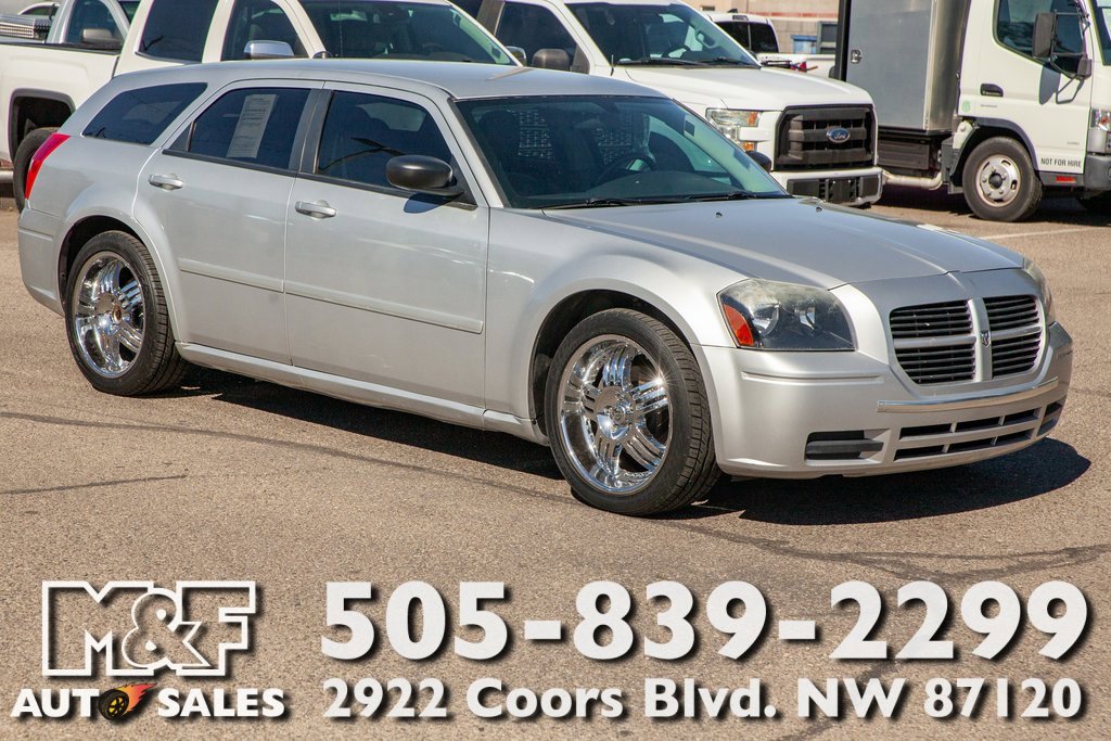 Used 2005 Dodge Magnum SE image 1