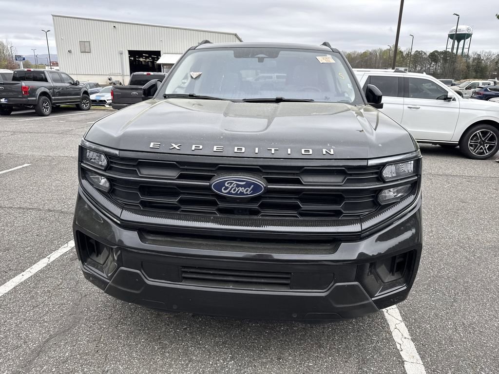 Used 2025 Ford Expedition Active AWD/4WD image 5