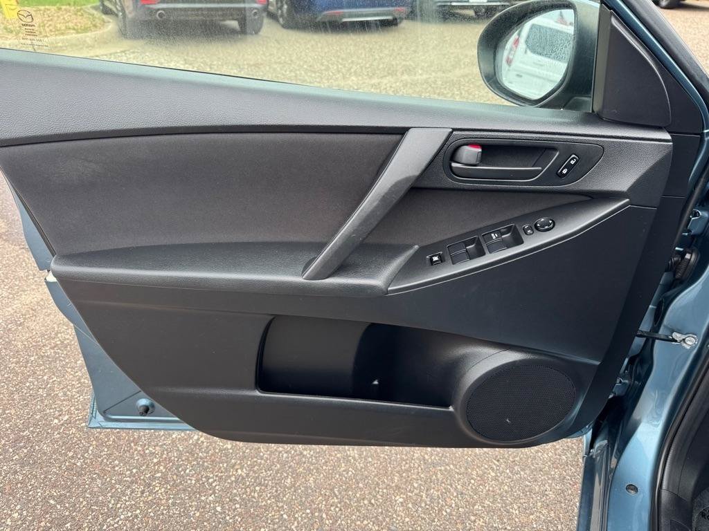 Used 2011 MAZDA MAZDA3 i Sport FWD image 16