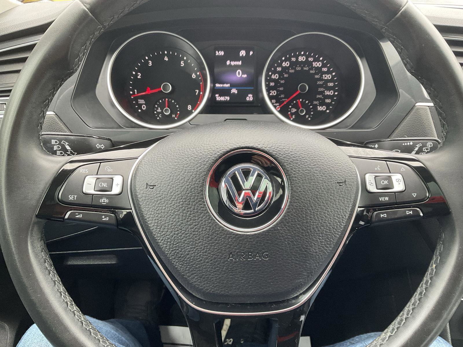 Used 2020 Volkswagen Tiguan SE w/ Panoramic Sunroof Package AWD/4WD image 18