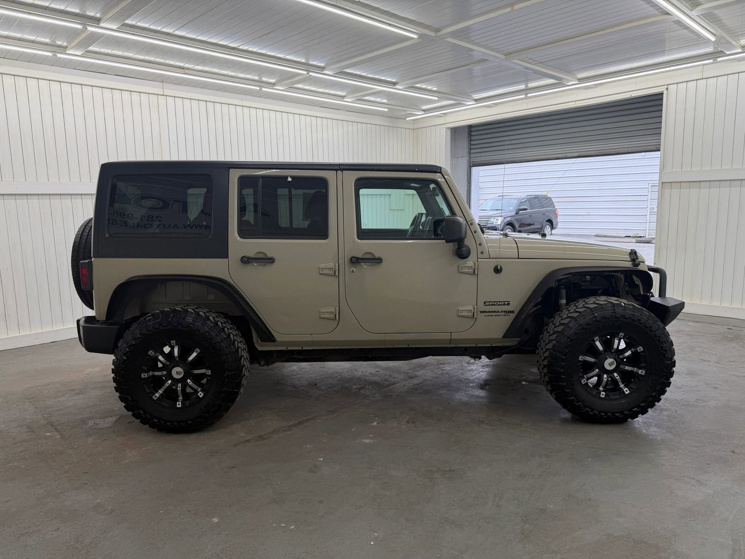 Used 2018 Jeep Wrangler Unlimited Sport S AWD/4WD image 4