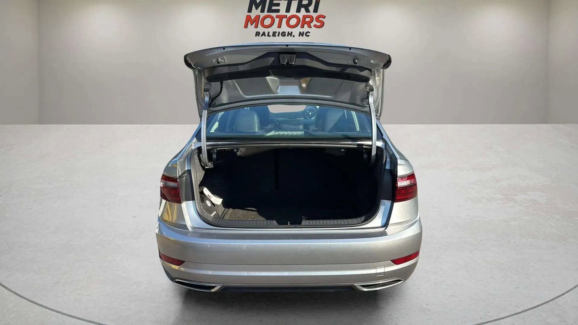 Used 2020 Volkswagen Jetta SEL Premium image 18