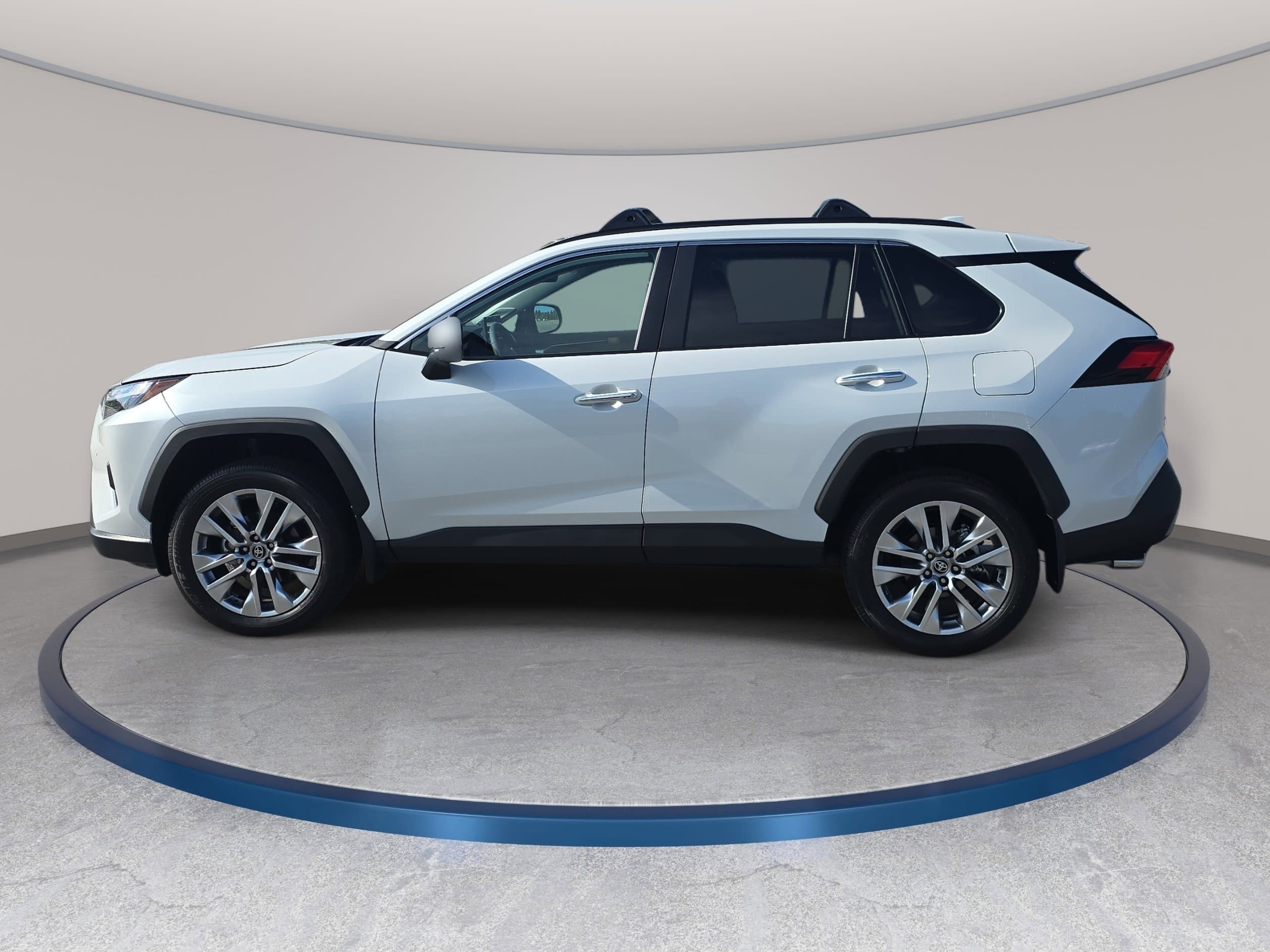 Used 2025 Toyota RAV4 Limited w/ Advanced Technology Package image 8