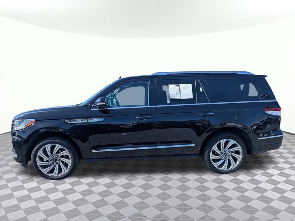 Used 2022 Lincoln Navigator Reserve image 6