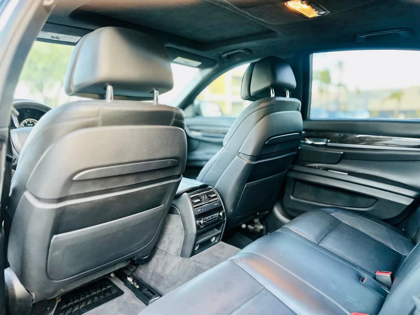 Used 2015 BMW 750i RWD image 16