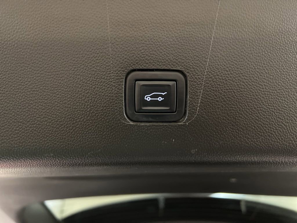 Used 2022 Chevrolet Traverse Premier AWD/4WD image 40