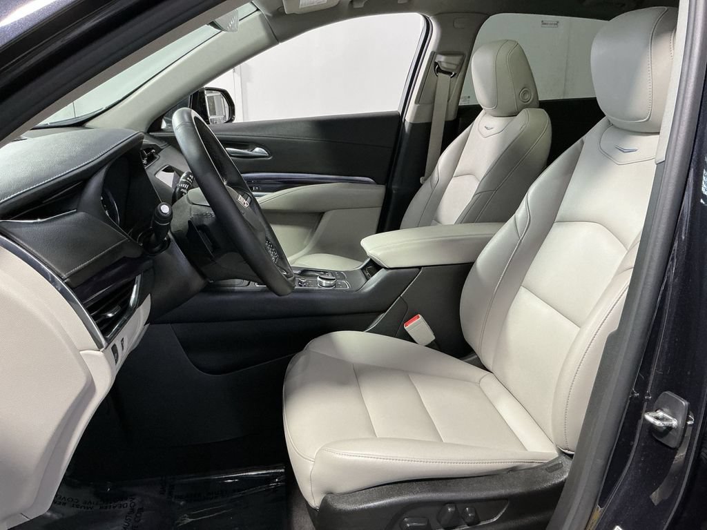 Used 2023 Cadillac XT4 Luxury AWD/4WD image 14