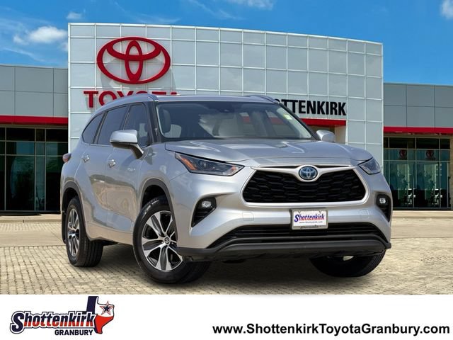 Used 2021 Toyota Highlander XLE FWD video 1