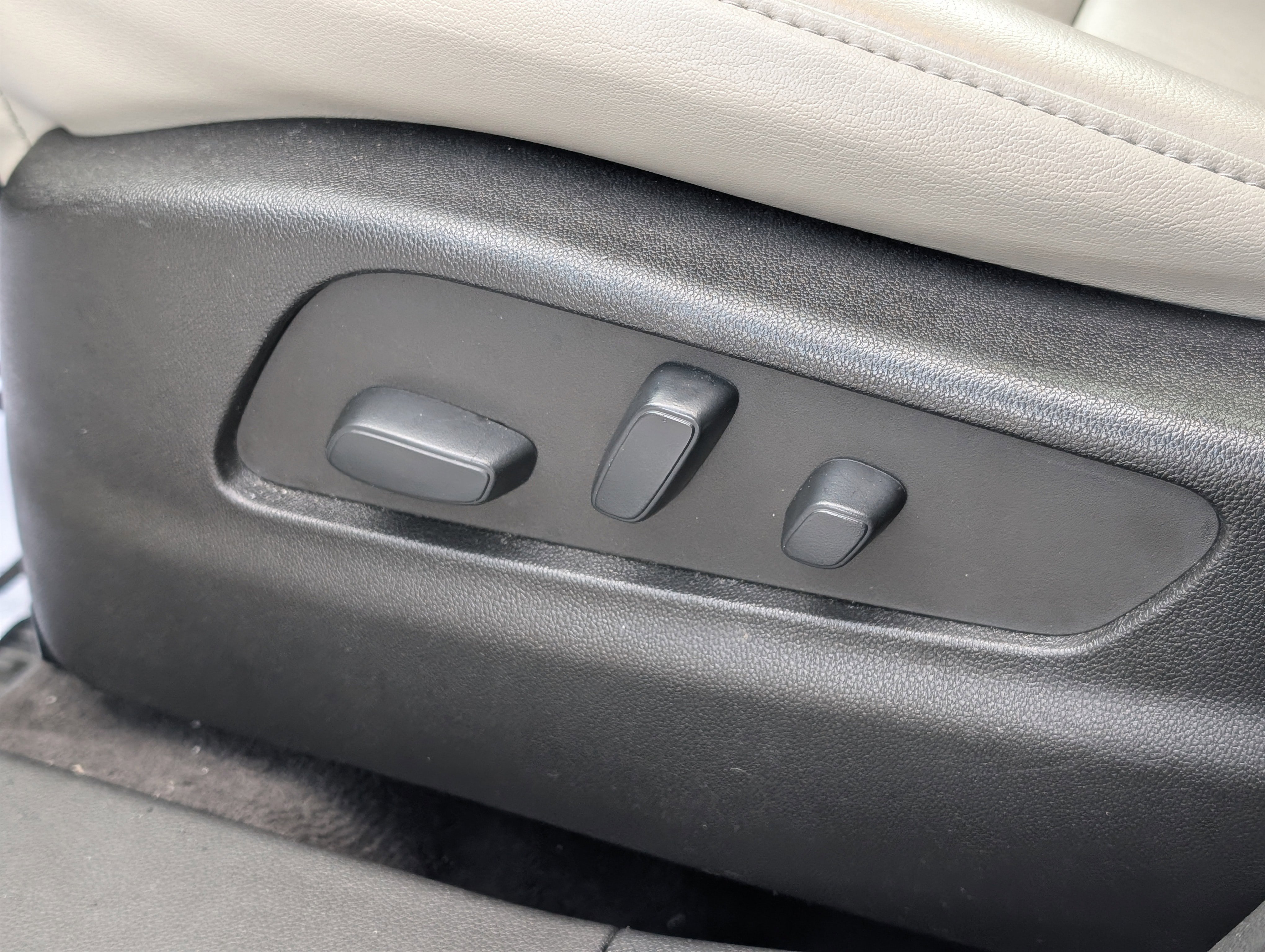 Used 2022 Cadillac XT4 Premium Luxury w/ Sun And Sound Package image 37