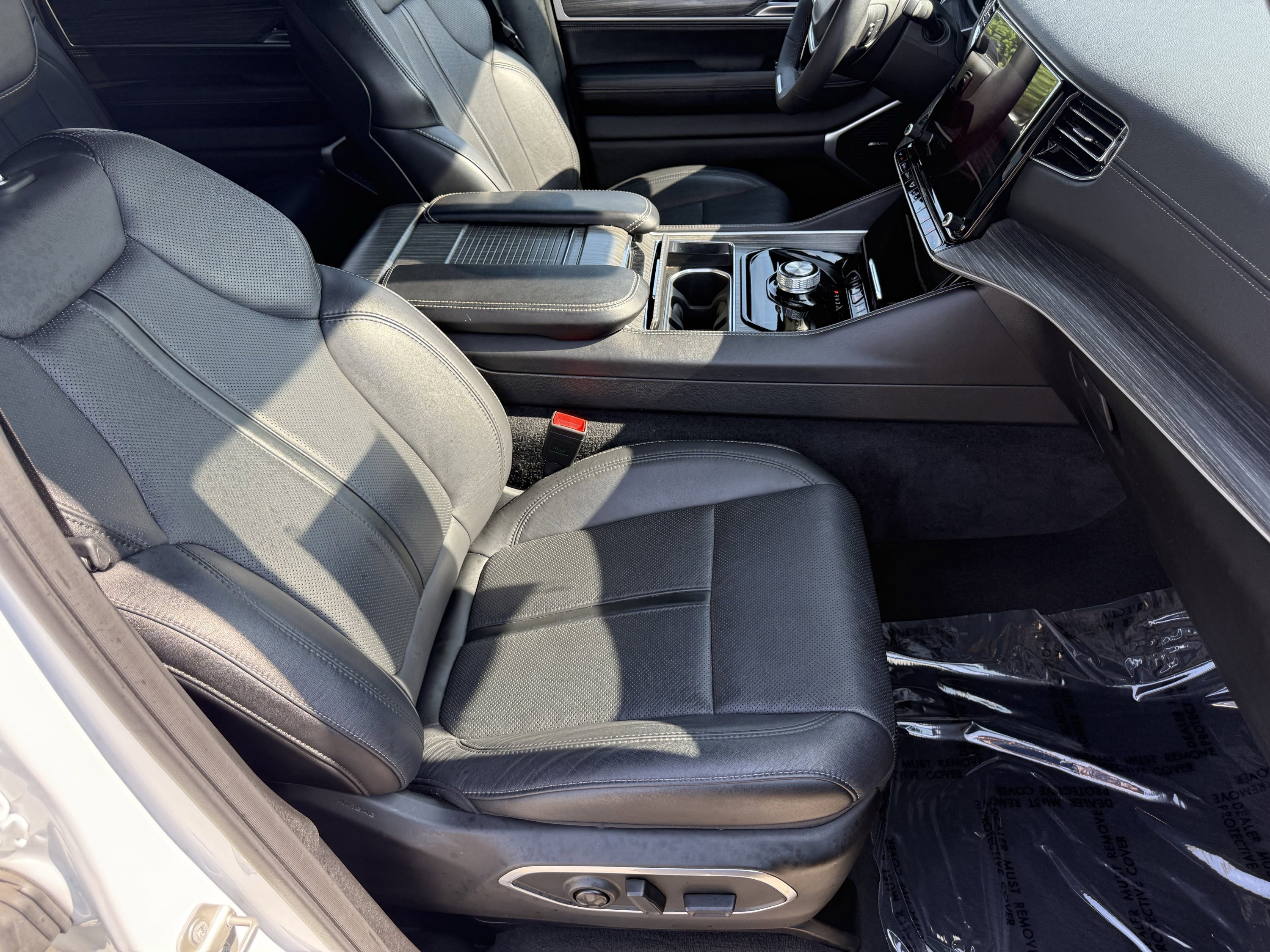 Used 2024 Jeep Wagoneer Series II w/ Flexible Seating Group image 58